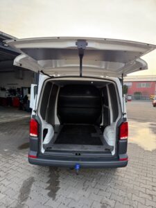 T6 VW Transporter Van Heckklapppe offen Stauraum